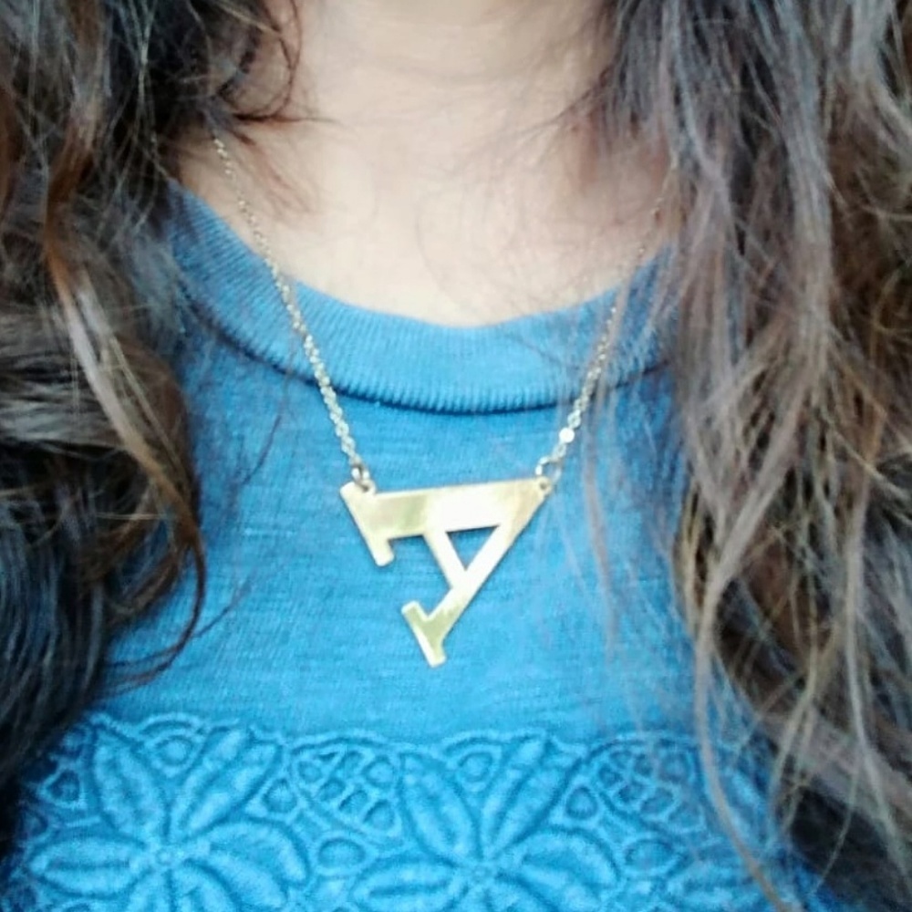 GOLD CHOKER INITIAL PENDANT NECKLACE